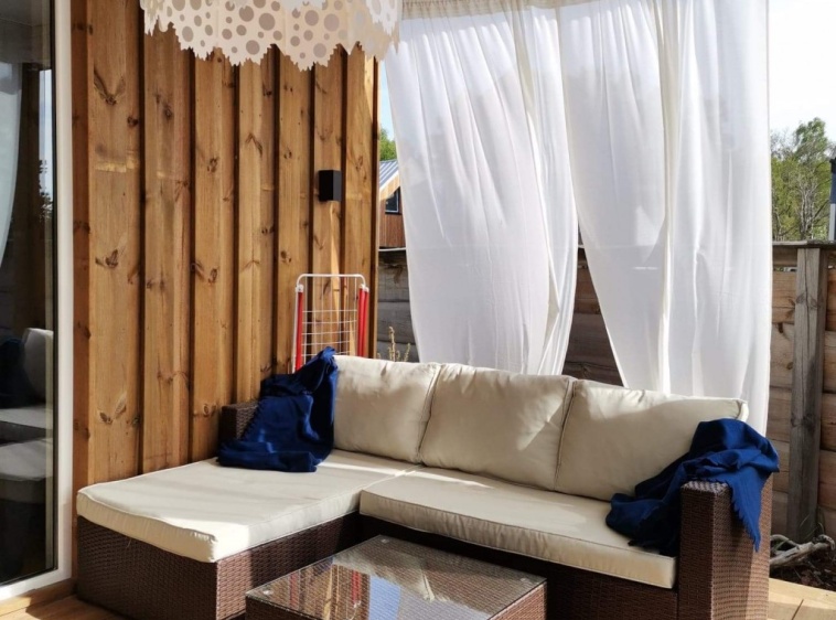 Patio Dębki Domek czarny taras?v=1.0