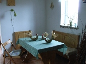 Domek nad morzemPomieszczenie ogólne z aneksem kuchennym w samodzielnym domku