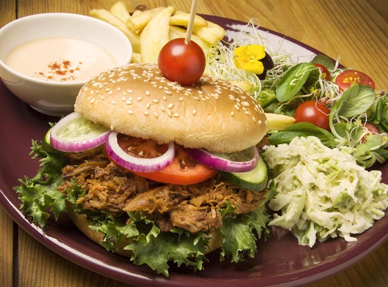 Bar KARTOFLISKOMaga Burger z szarpanej wieprzowiny