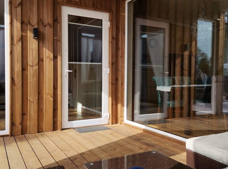 Patio Dębki Domek czarny taras?v=1.0